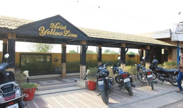 Hotel Yellow Lime Ahmedabad Exterior photo